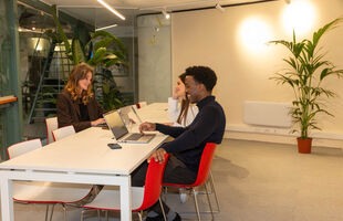 Cowork meeting room - Photo