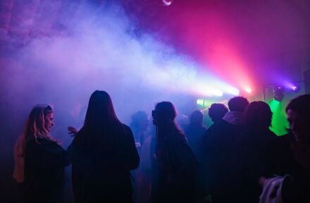 Welkom bij PartyTemple – dé specialist in opblaasbare discotheken die elk feest onvergetelijk maken! - Foto 1
