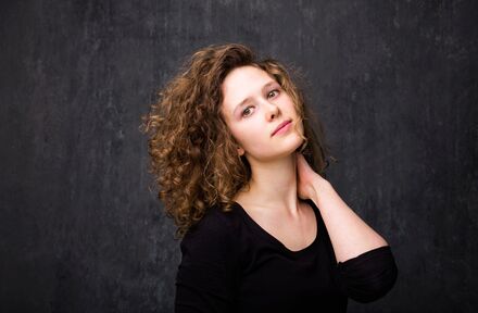  zondagmiddagconcert in De Verzameling met Sara Bax 'she's the poem'  - Foto 1