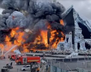 Incendie de Tomorrowland : la scène principale complètement détruite, le festival continue Incendie de Tomorrowland : la scène principale complètement détruite, le festival continue